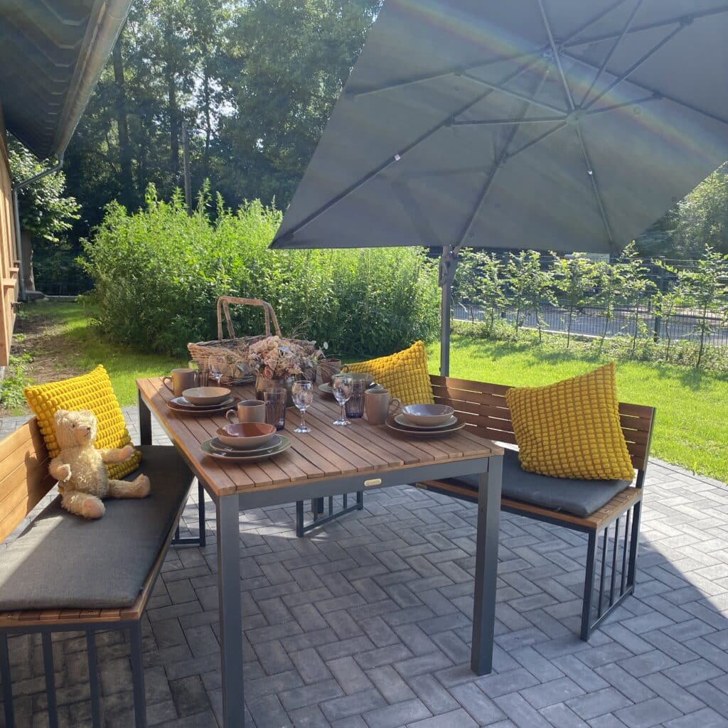 Ebenerdige Terrasse...